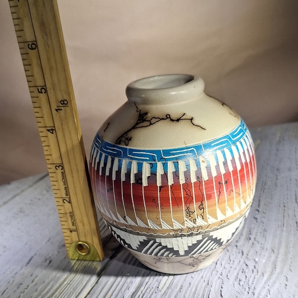 Native American Navajo Horsehair Signed Etched Pottery Vase Blue/Red/White - Picture 7 of 12